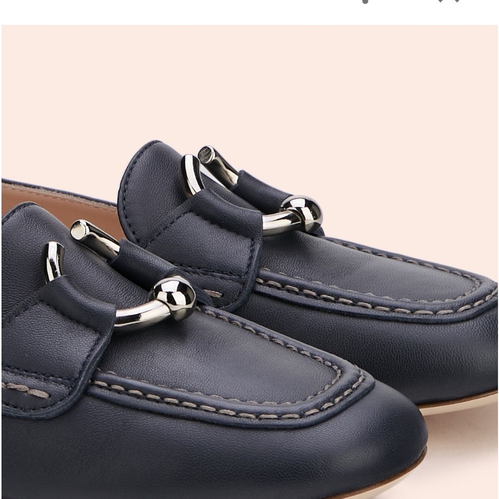 Moccasin with piercing
Midnight SHERYL MOC | AGL
S445.00 size 7.5 - Picture 11 of 16